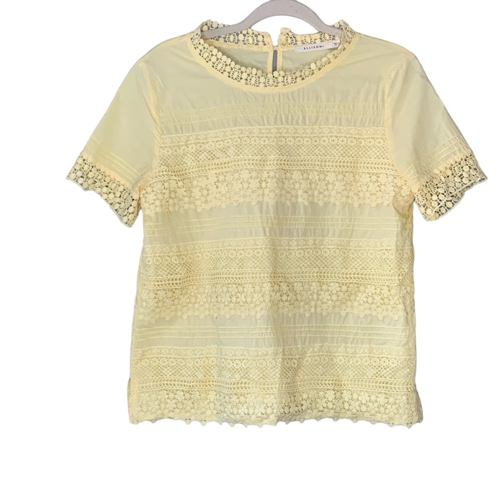 Ellison butter yellow‎ crochet lace short sleeve cotton blouse. Size M